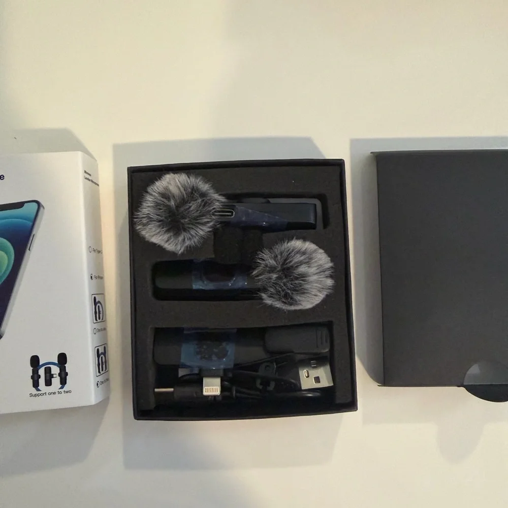 Wireless Lavalier Microphone for Smartphones - Black